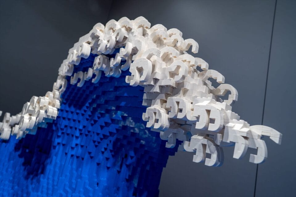 Lego Wave Rope An Undulating Sculpture Recreates Hokusai's 'Great Wave' in 50,000 LEGO ...