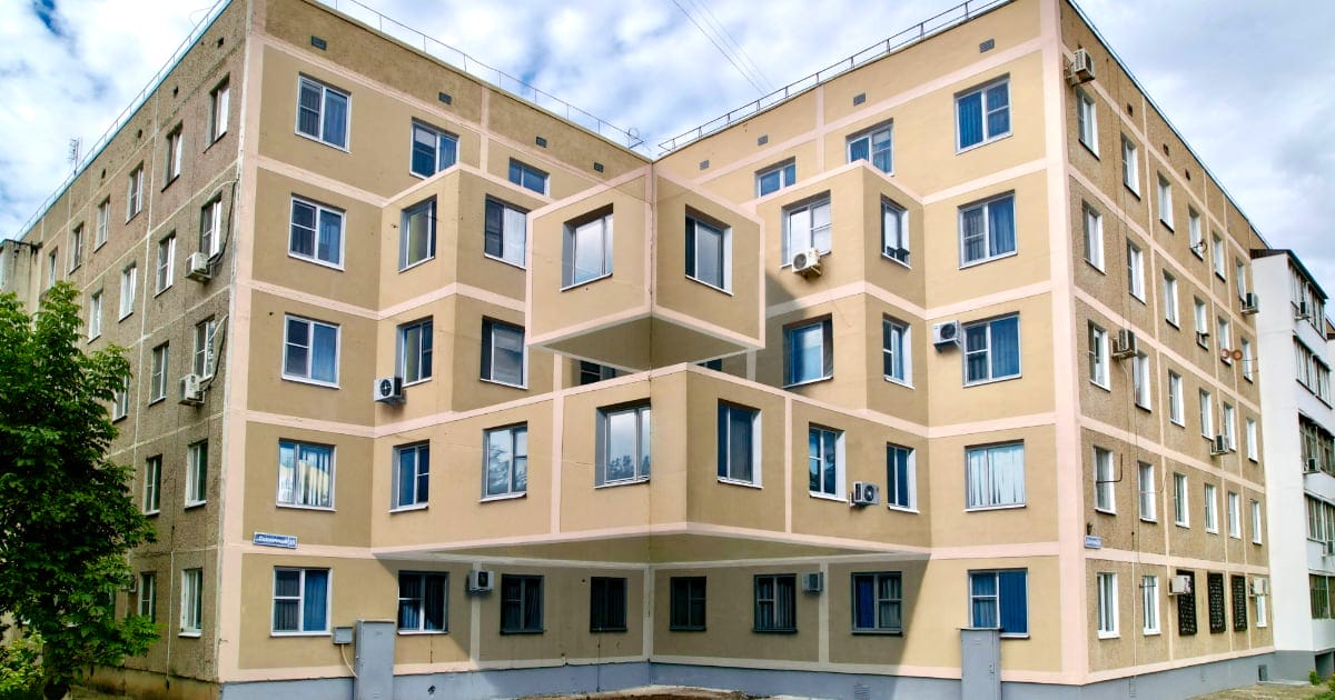 A Trompe L'oeil Mural by Shozy Imagines a 3D Architectural Addition to an Apartment Building - Vimarsana News