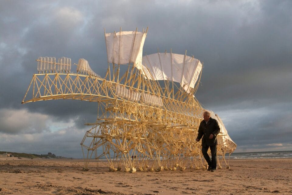 Strandbeest Animated by Wind, Theo Jansen's 'Strandbeest' Sculptures Have Evolved ...