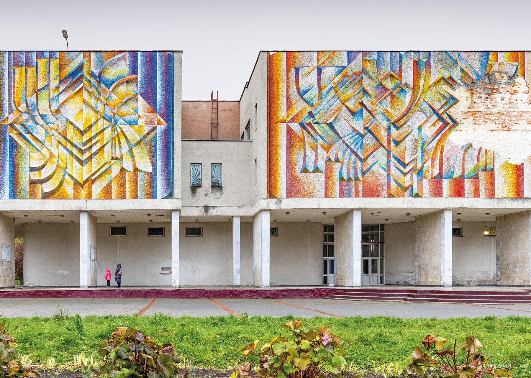 More than 180 Photographs Chronicle Brutalist Suburbs and Public ...
