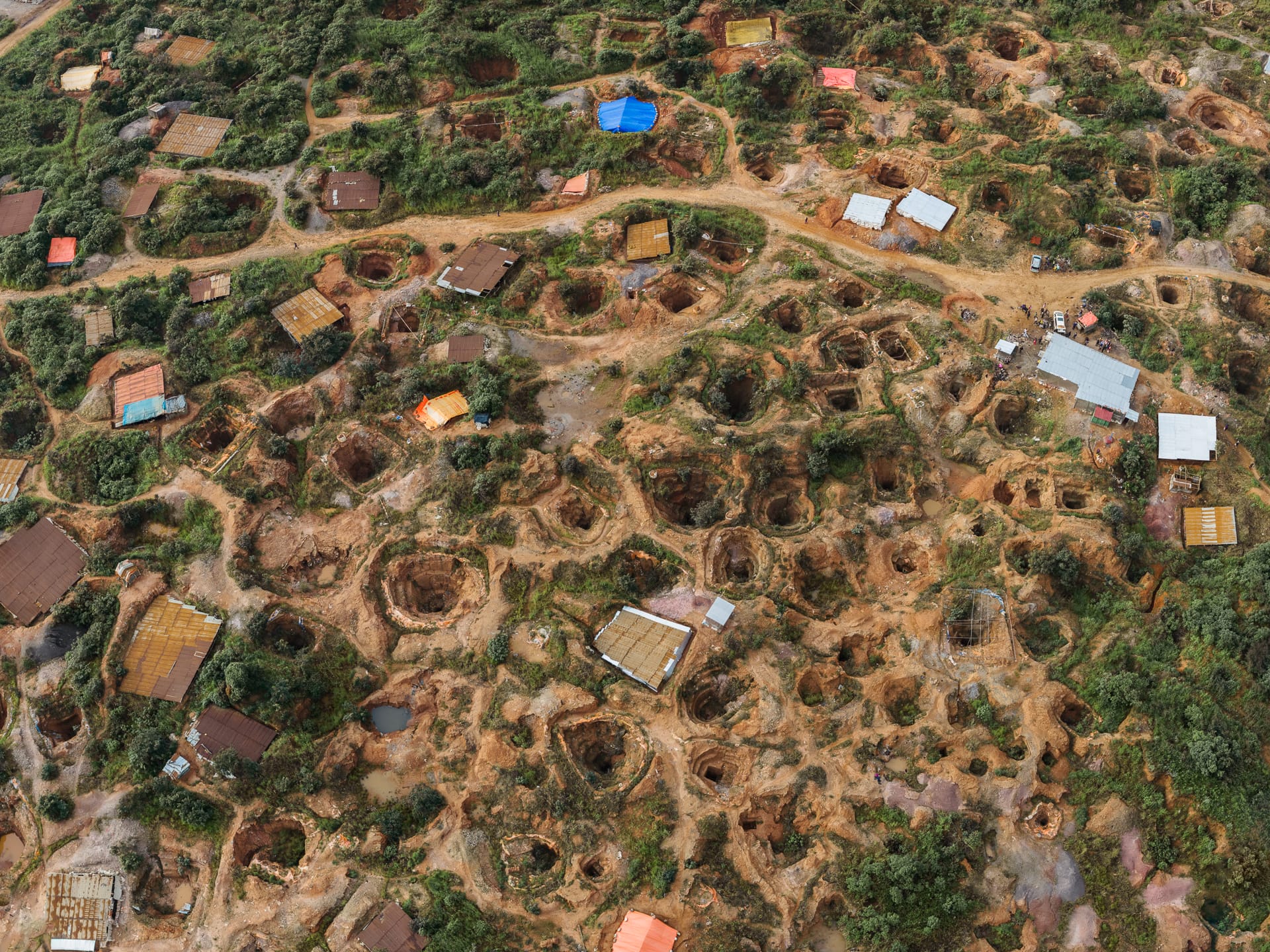 an aerial photo by tom hegen of a rural region